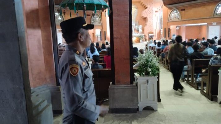 Personil Polsek Tabanan laksanakan PAM kegiatan ibadah Misa Minggu