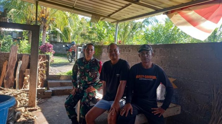 Komsos Babinsa Pelapuan dengan Warga Binaan Guna Menjalin Silaturahmi dengan Warga