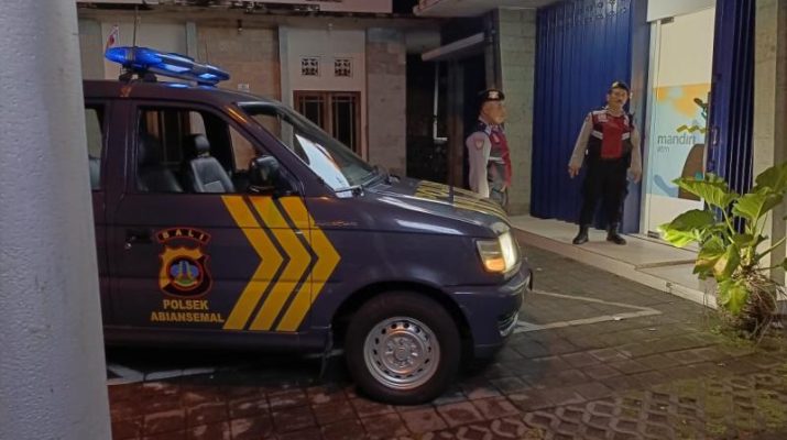 Blue Light Patrol Polsek Abiansemal Sambangi Bank Mandiri Mekar Bhuwana