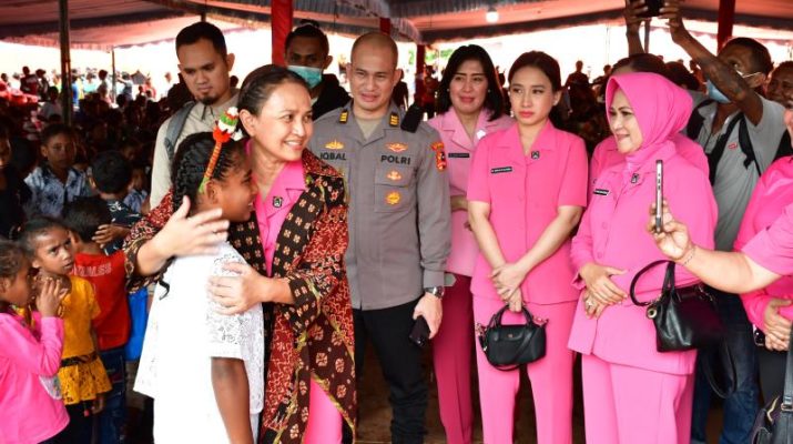 Ketua Umum Bhayangkari Rayakan Natal Bersama