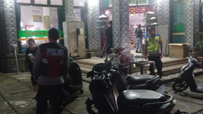 Blue Light Patrol Polsek Bebandem Cegah Gangguan Kriminalitas Pada Jam Rawan Agar Terciptanya Situasi Yang Aman Dan Kondusif