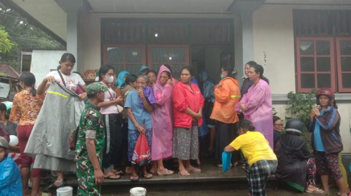 Damping Penyaluran PKH, Babinsa Semarapura Kangin Ungkap Ratusan Warga di Empat Wilayah Kecamatan Klungkung Terima Penyaluran PKH