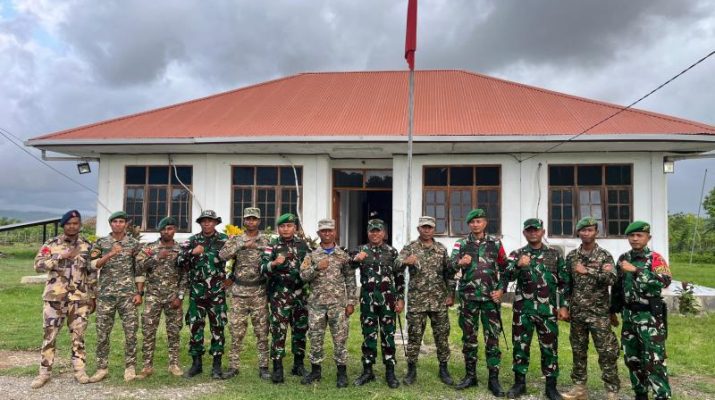 Komandan Korem 161/Wira Sakti Kunjungi Pos Jajaran Satgas Pamtas RI-RDTL Sektor Timur Yonif 741/Gn