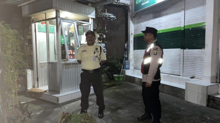 Patroli Blue Light Anggota Polsek Susut Melaksanakan Patroli Dimalam Hari, Agar Situasi Kamtibmas Di Wilkum Polsek Susut Tetap Kondusif