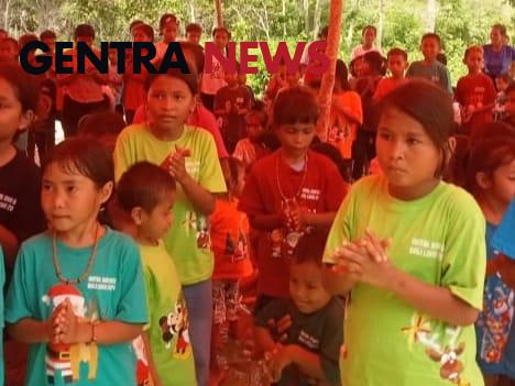 Babinsa Monitoring Kegiatan Natal Bersama di Kampung Lamaloku Sumba Barat