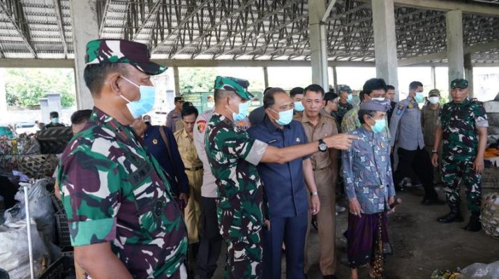 Pangdam IX/Udayana Tinjau Teknologi Pengolahan Sampah di TPA