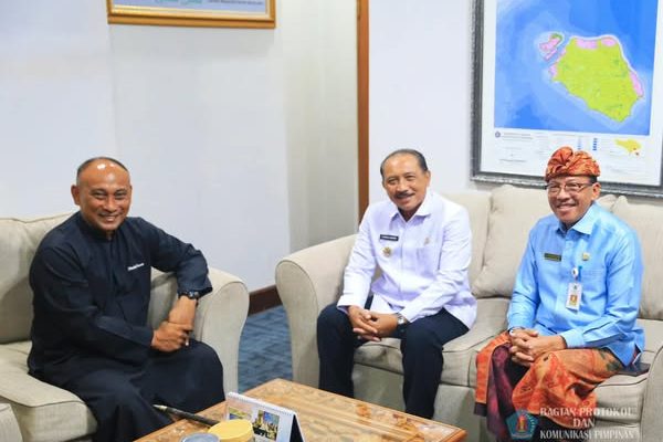 Pj. Bupati Klungkung Terima Audiensi Panitia Pura