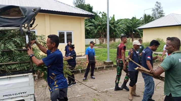 Satgas Yonif 741/GN Pos Haslot Bersama Masyarakat